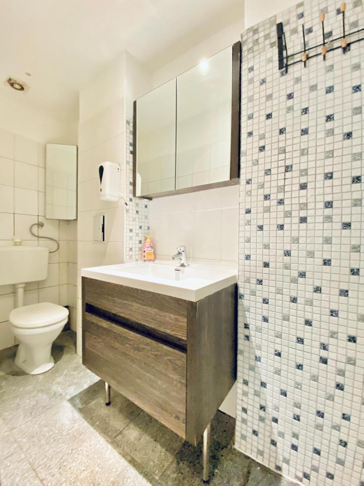 Astonishing 1 Bedroom Apt. Near Danube River Вена Экстерьер фото